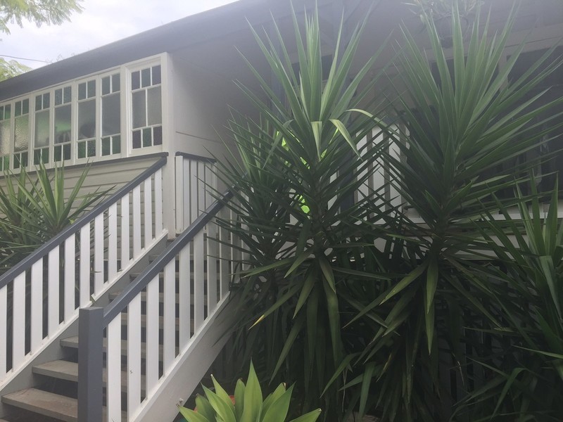 8 Burton Street, North Booval QLD 4304