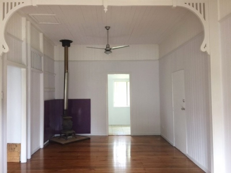 8 Burton Street, North Booval QLD 4304