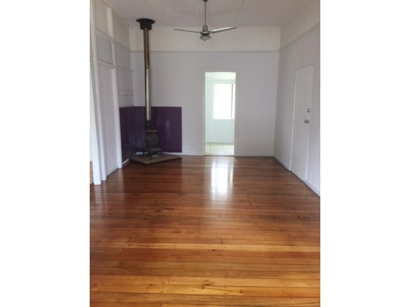 8 Burton Street, North Booval QLD 4304