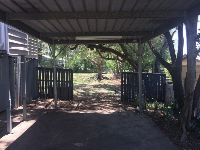 8 Burton Street, North Booval QLD 4304