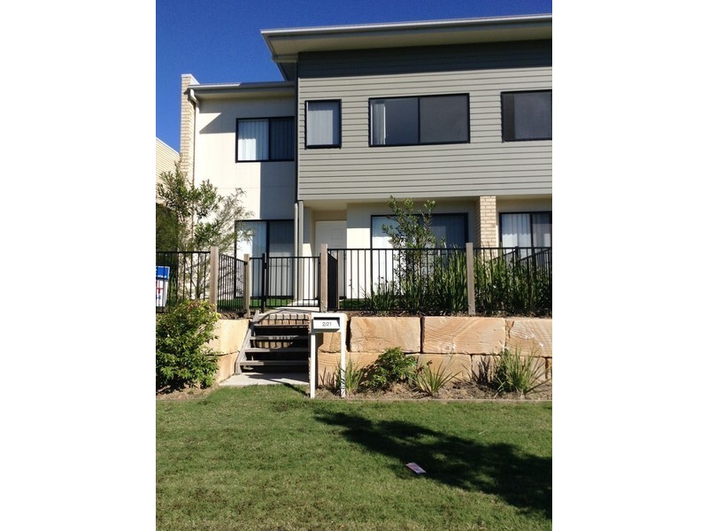 2/21 Chrome Drive, Pimpama QLD 4209