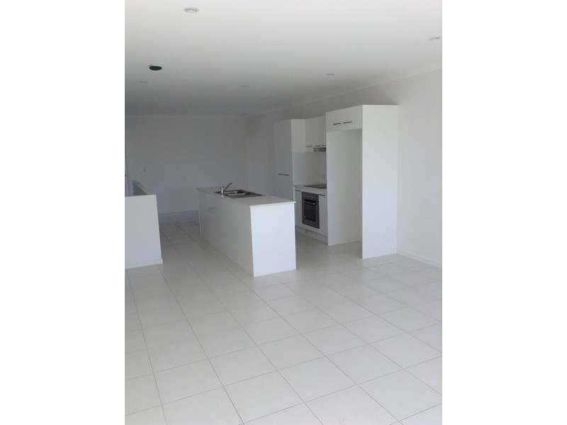 2/21 Chrome Drive, Pimpama QLD 4209