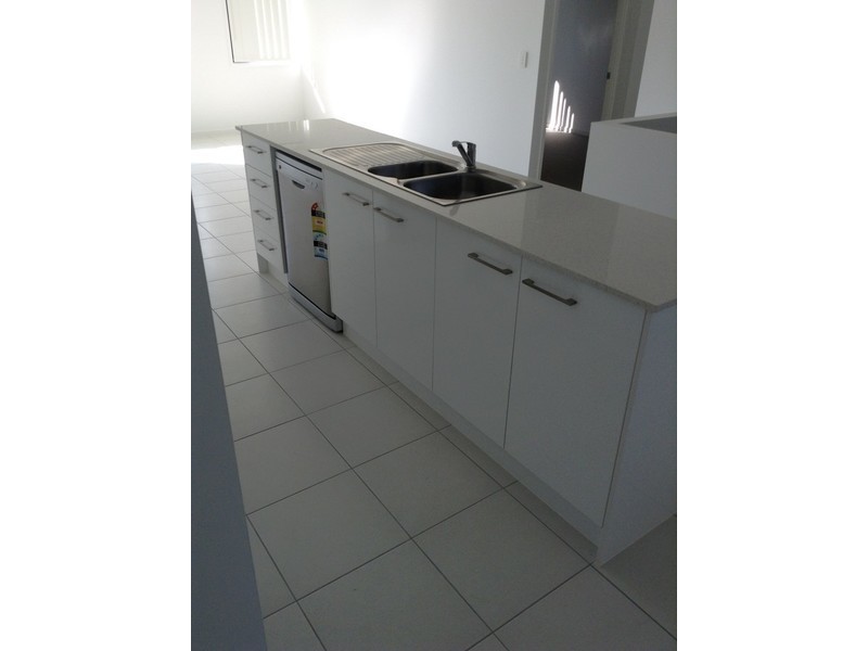 2/21 Chrome Drive, Pimpama QLD 4209