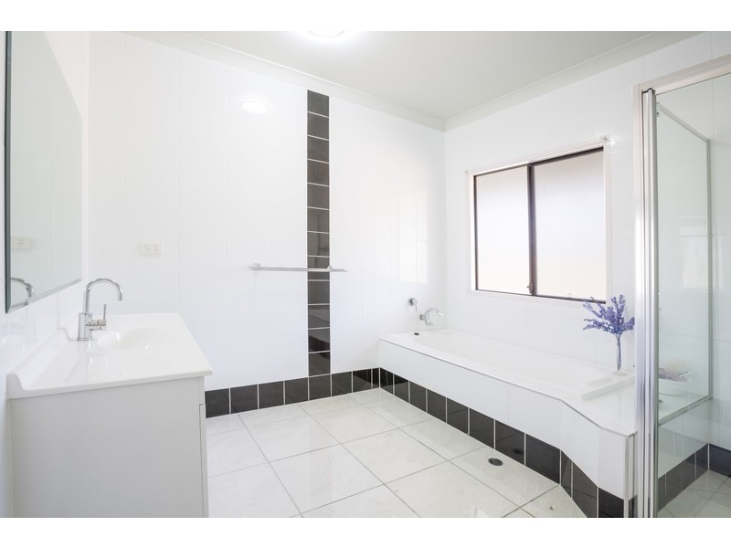 99 Fairway Drive, Kensington Grove QLD 4341