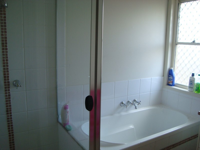 8 Josh Court, Flinders View QLD 4305