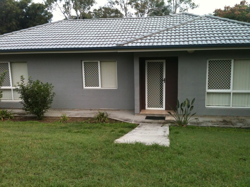 21a Ronald, Bundamba QLD 4304
