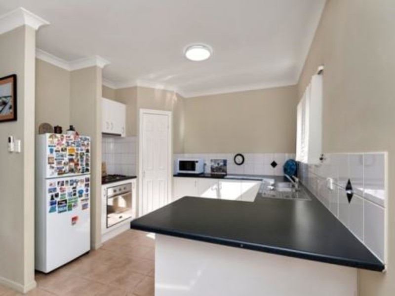 21a Ronald, Bundamba QLD 4304