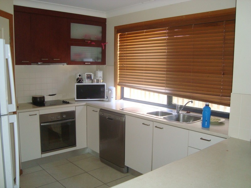 9 Lake Breeze Drive, Windaroo QLD 4207