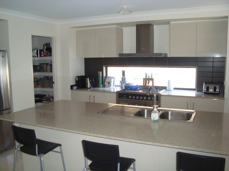 9 Lakeview Place, Springfield Lakes QLD 4300