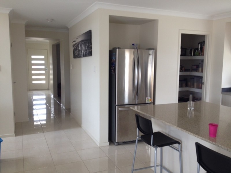 9 Lakeview Place, Springfield Lakes QLD 4300