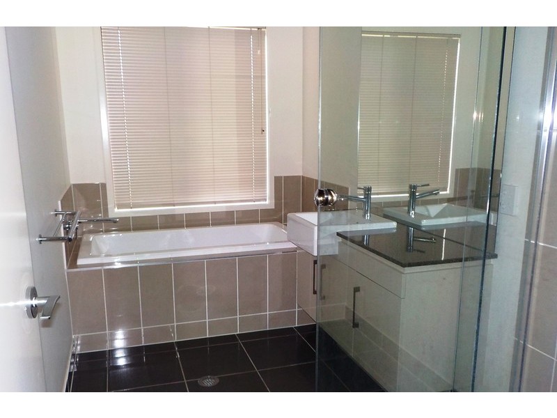 9 Lakeview Place, Springfield Lakes QLD 4300