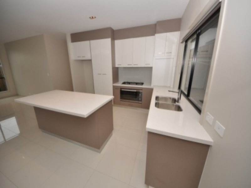 8 Halifax Circuit, Pimpama QLD 4209