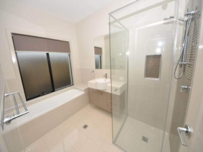 8 Halifax Circuit, Pimpama QLD 4209