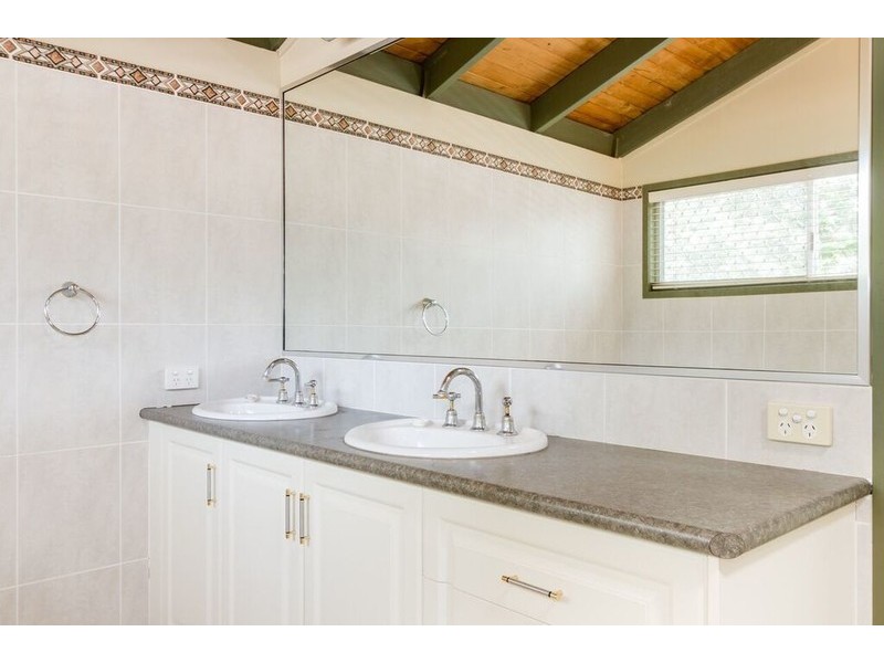 17 Lillian Street, Karalee QLD 4306