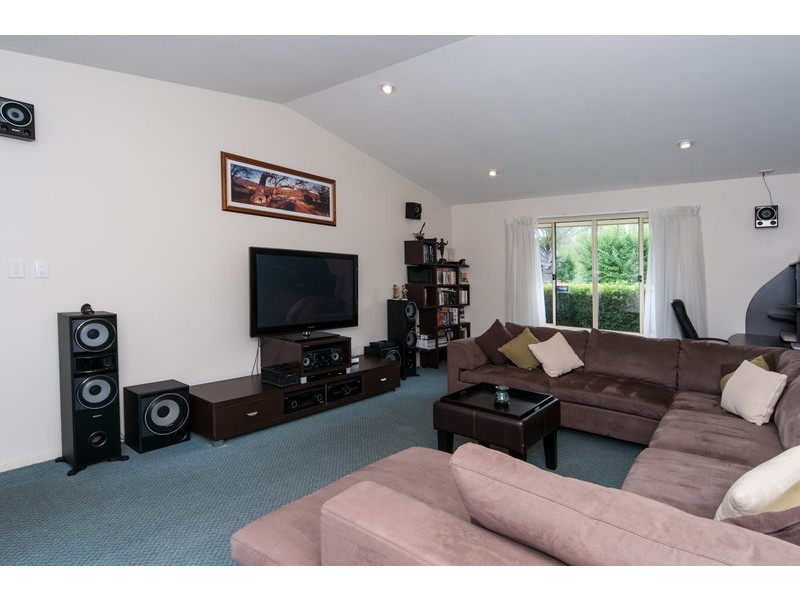 1 Darling Court, Karalee QLD 4306
