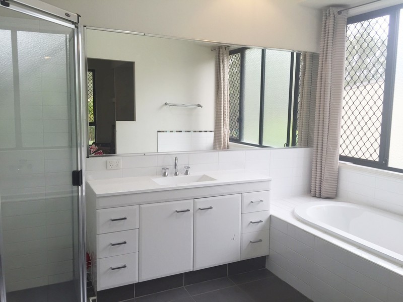 11 Endeavour Street, Karalee QLD 4306