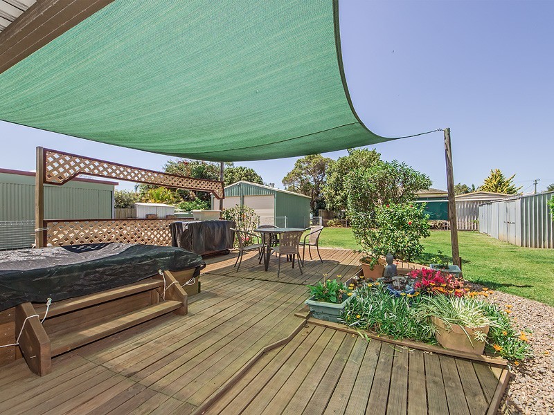 81 North Station Road, North Booval QLD 4304