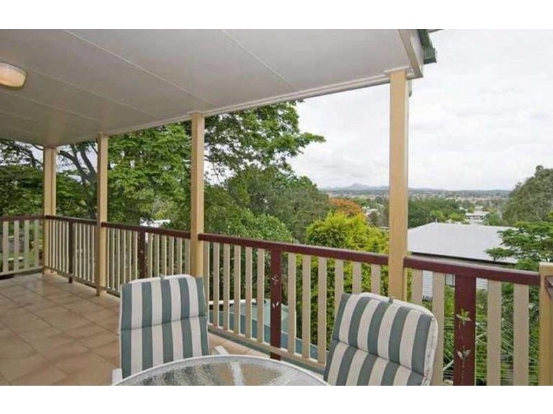 31 Chermside Road, Eastern Heights QLD 4305