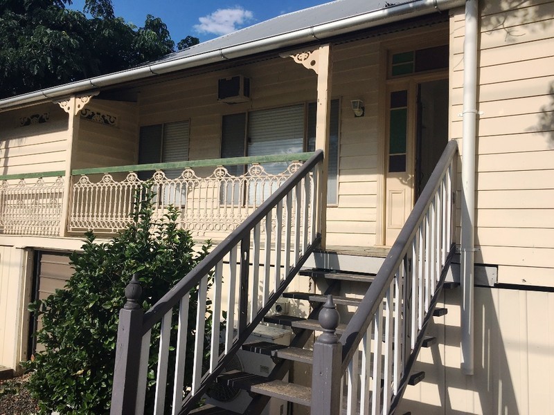 6 teape Street, Silkstone QLD 4304