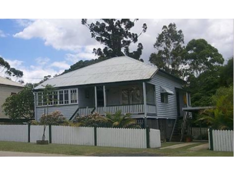 8 Burton Street, North Booval QLD 4304