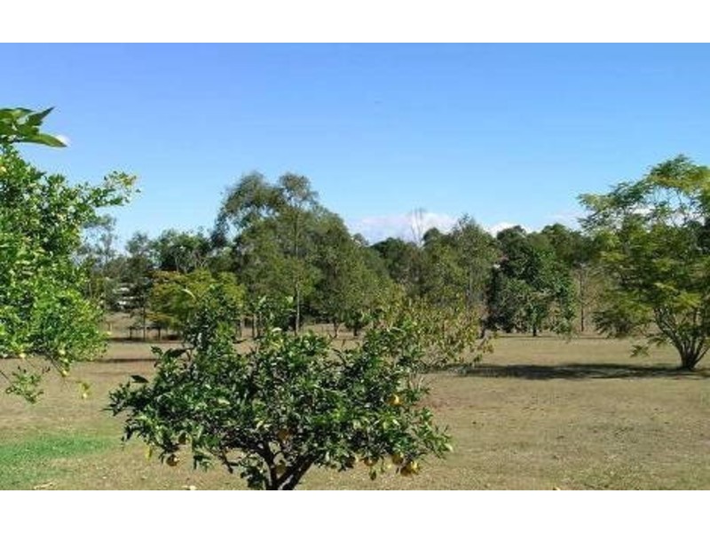 37-39 Islandview Street, Barellan Point QLD 4306