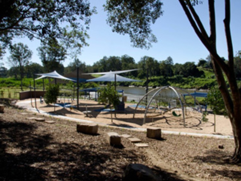 37-39 Islandview Street, Barellan Point QLD 4306