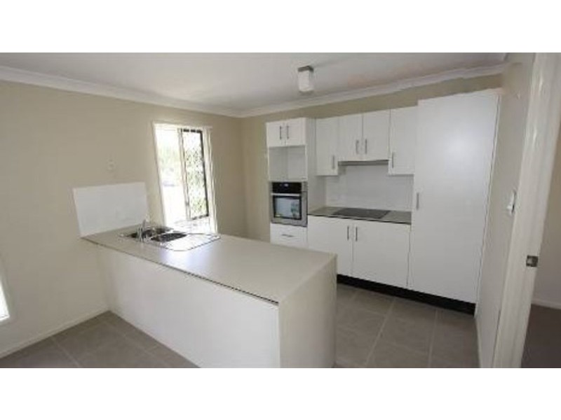 98 High Street, Blackstone QLD 4304