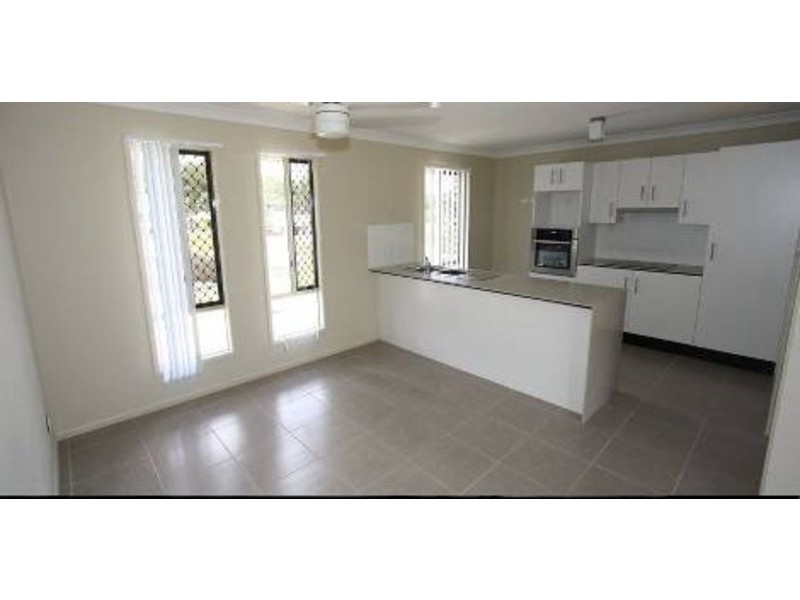 98 High Street, Blackstone QLD 4304