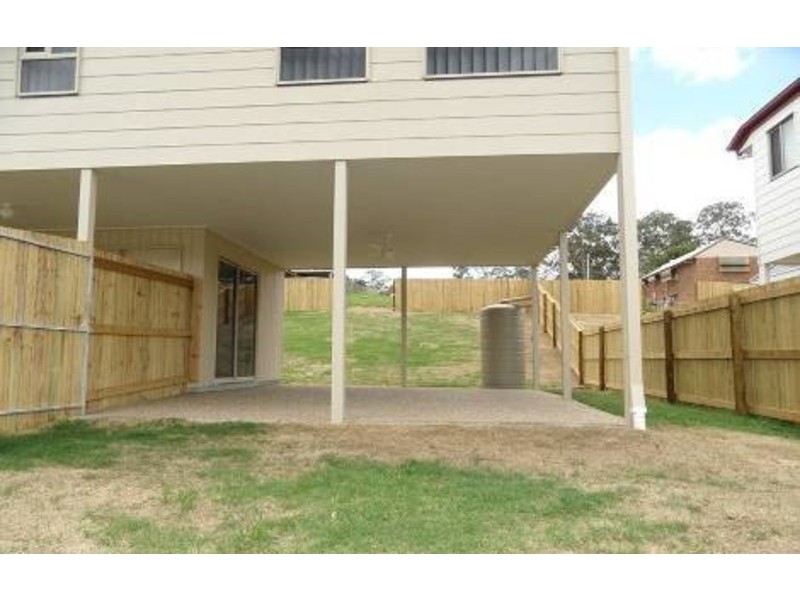 98 High Street, Blackstone QLD 4304