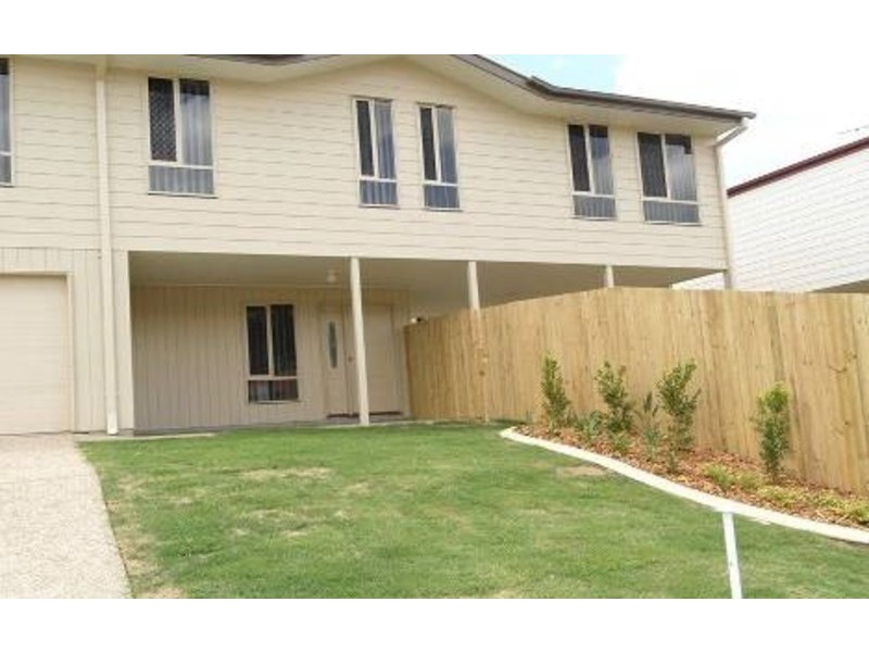 98 High Street, Blackstone QLD 4304