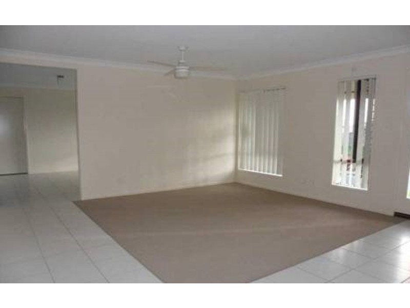 3 Iris Court, Yamanto QLD 4305