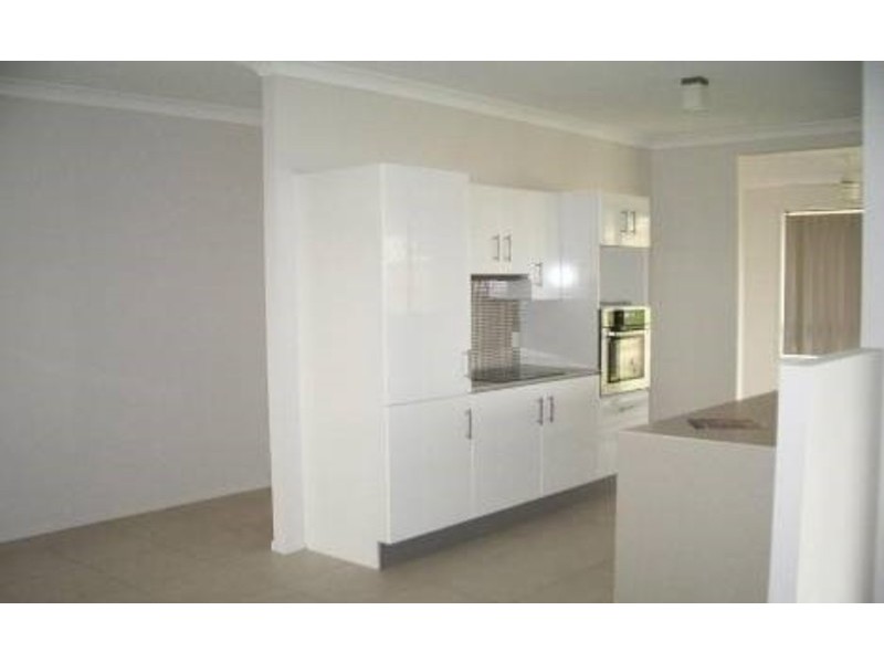 16 Iris Court, Yamanto QLD 4305