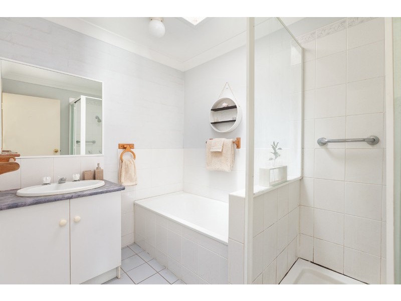 2/10 Phillip Street, One Mile QLD 4305