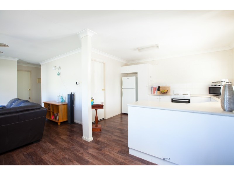 2/10 Phillip Street, One Mile QLD 4305