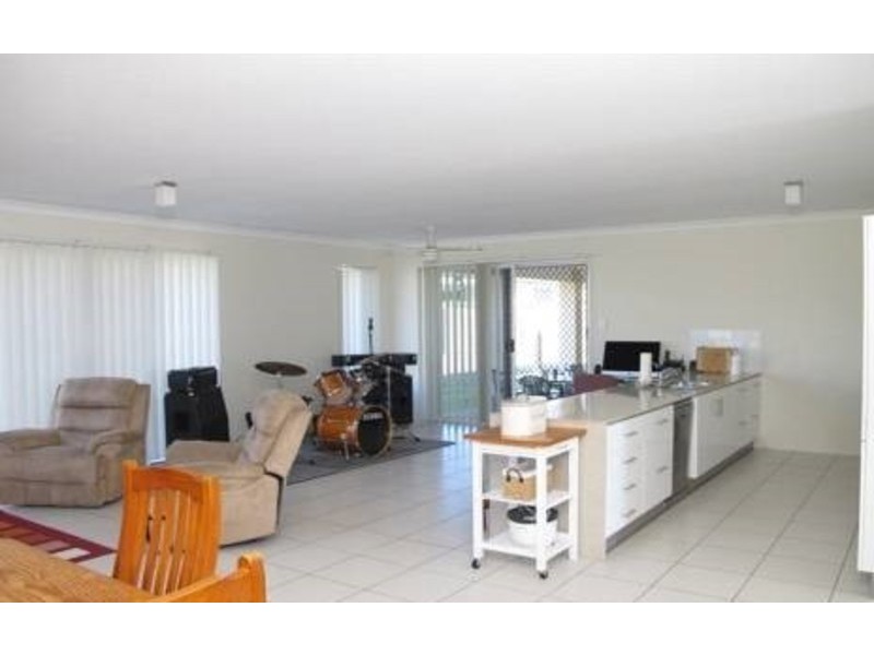 17 Iris Court, Yamanto QLD 4305