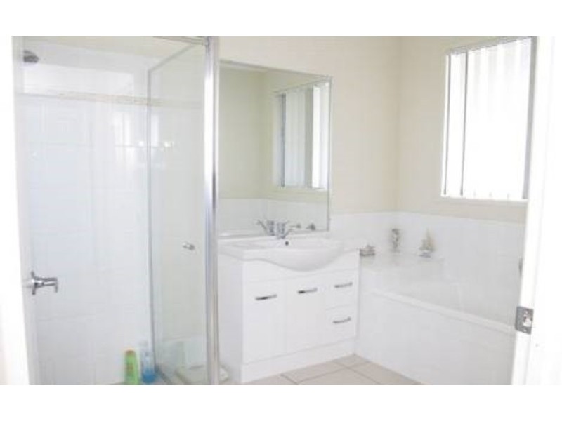 17 Iris Court, Yamanto QLD 4305