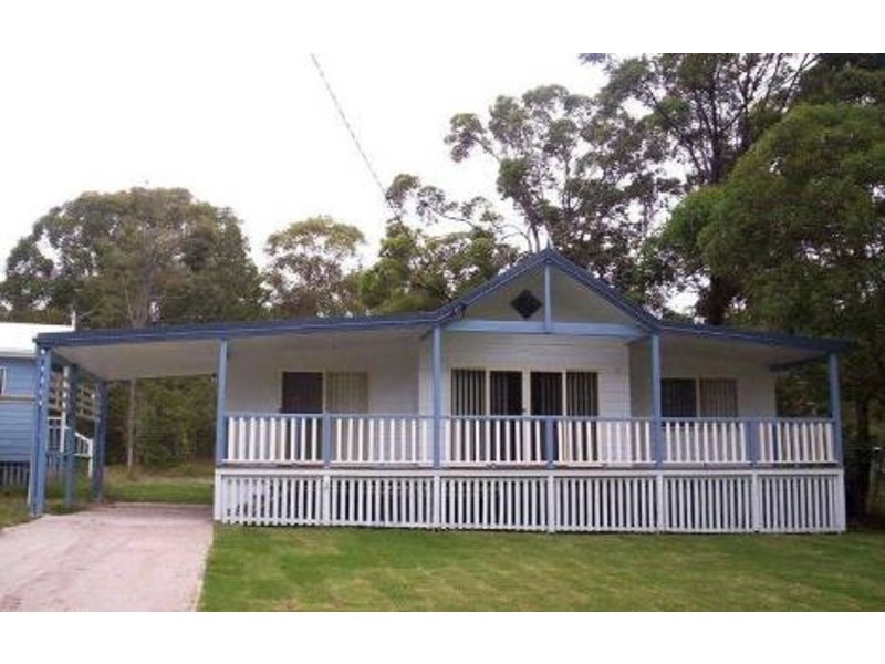 4 Noogie Street, Macleay Island QLD 4184