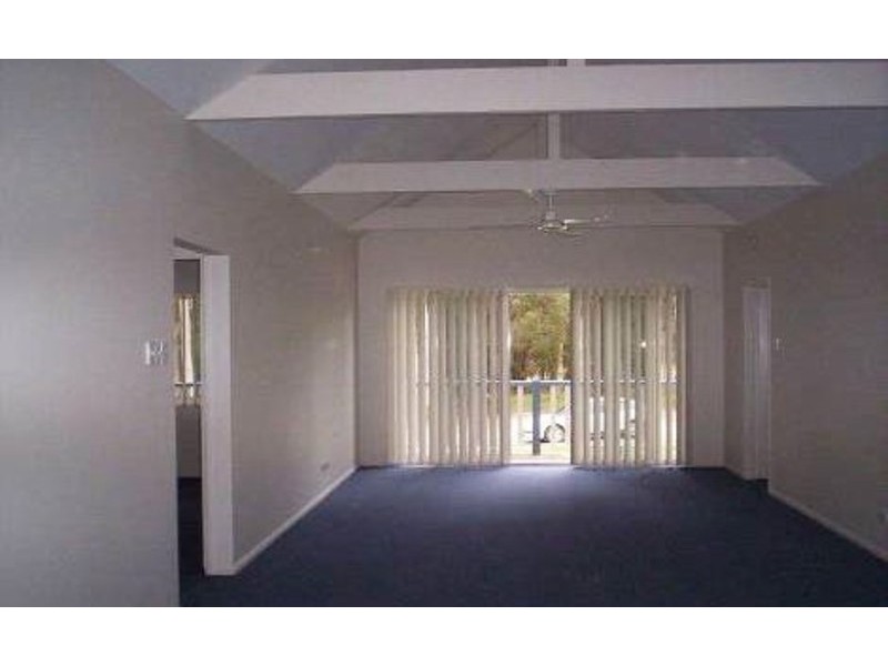 4 Noogie Street, Macleay Island QLD 4184