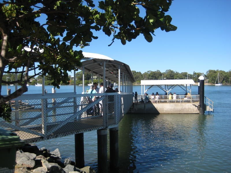 4 Noogie Street, Macleay Island QLD 4184