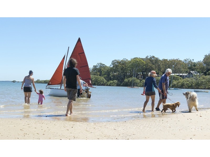 4 Noogie Street, Macleay Island QLD 4184