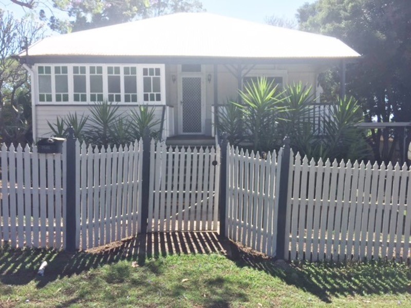 8 Burton Street, North Booval QLD 4304