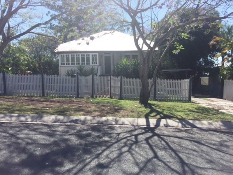 8 Burton Street, North Booval QLD 4304