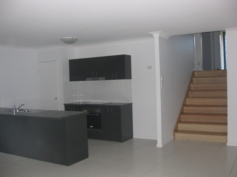 102 Lakes Entrance Drive, Springfield Lakes QLD 4300