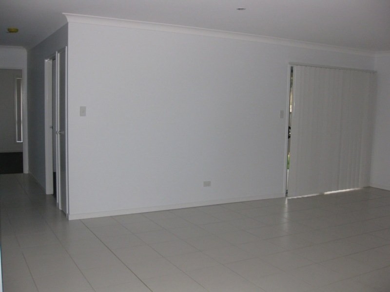 102 Lakes Entrance Drive, Springfield Lakes QLD 4300
