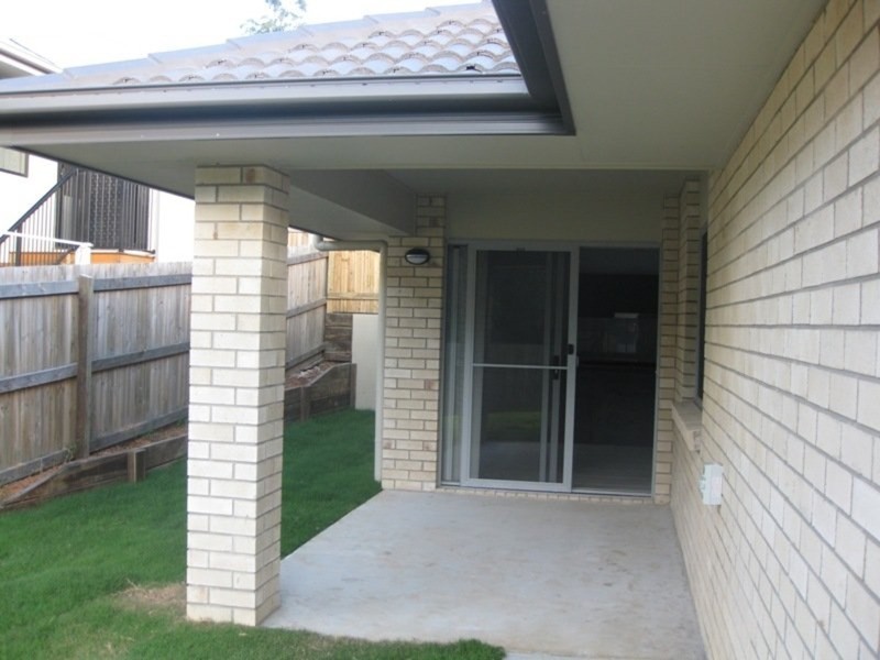 102 Lakes Entrance Drive, Springfield Lakes QLD 4300