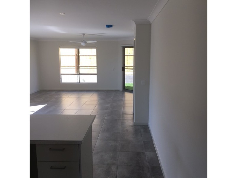 27 Mount Mee Street, Park Ridge QLD 4125