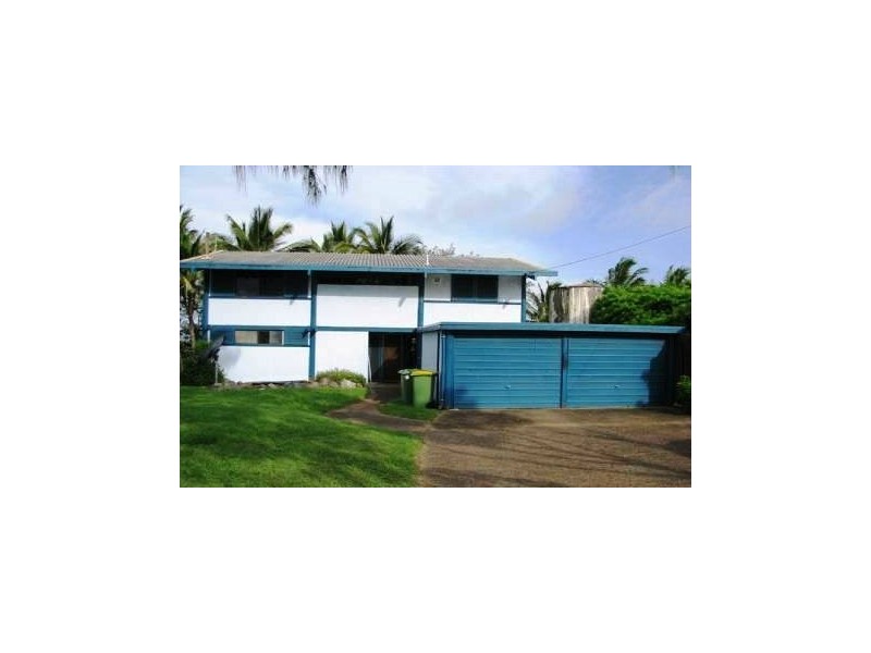 15 Rasmussen Avene, Salonika Beach QLD 4740