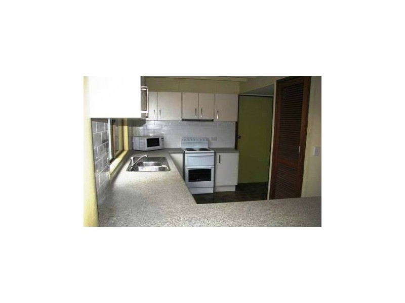 15 Rasmussen Avene, Salonika Beach QLD 4740