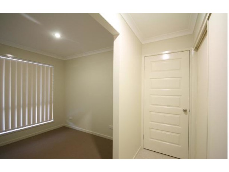 1/16 Rainbird Circuit, Kallangur QLD 4503