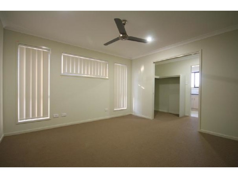 1/16 Rainbird Circuit, Kallangur QLD 4503